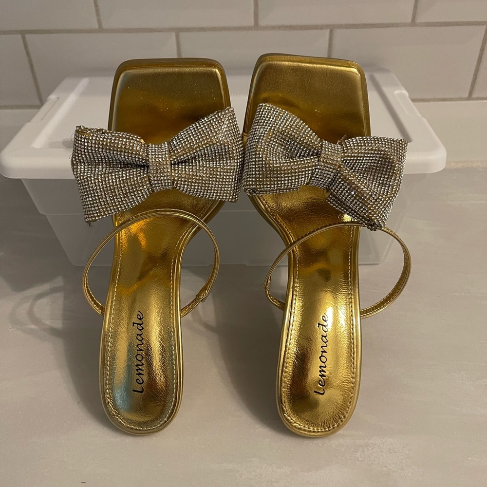 **NEW**Gold and Silver Bow Women's Shoes